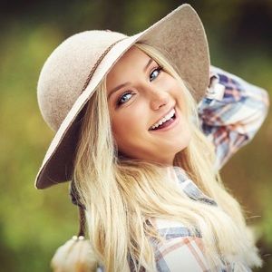 Meet your Posher, Annalise